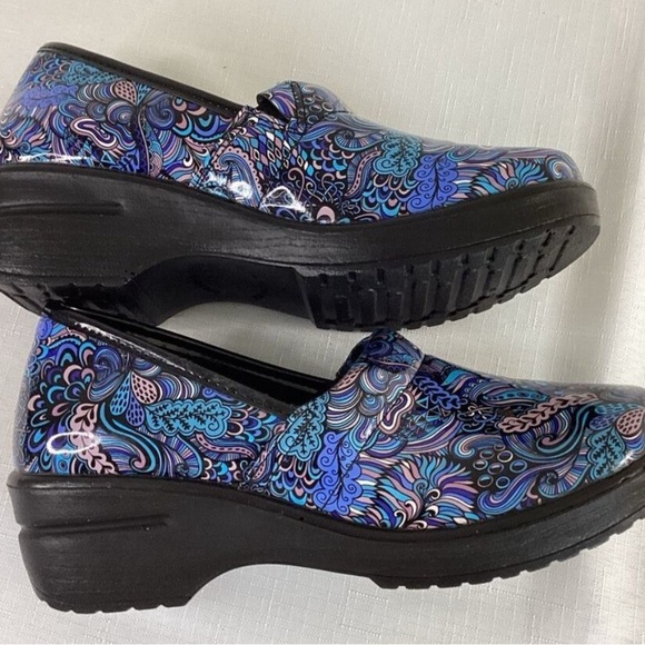 Easy Works by Easy Street Women's Laurie Blue/Purple/Teal Patent Floral Pattern - Picture 2 of 7